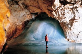 Пещеры Эйсризенвельт или гигантский ледяной мир в Альпах