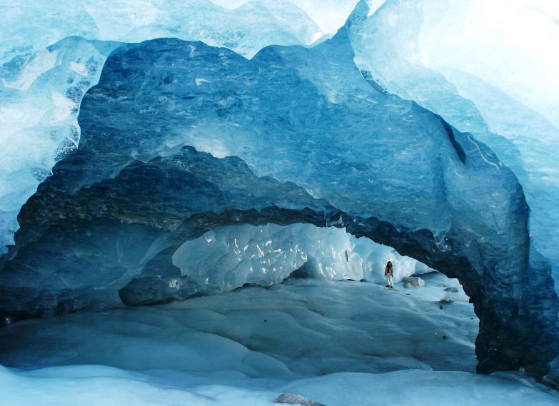 Пещеры Эйсризенвельт или гигантский ледяной мир в Альпах
