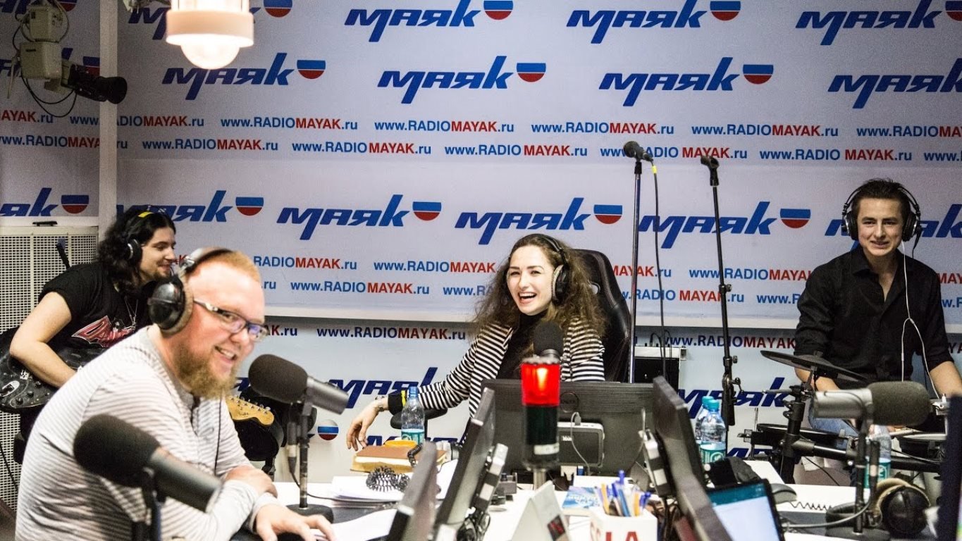 Radio сайты. Радио Маяк. Маяк (радиостанция). Радио Маяк Москва. Радио Маяк логотип.