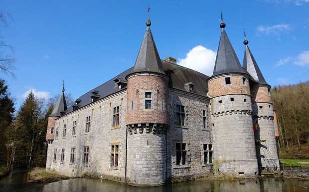 Замок Спонтен в Бельгии