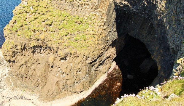 Интересные места у берегов Англии: Фингалова Пещера на острове Стафф