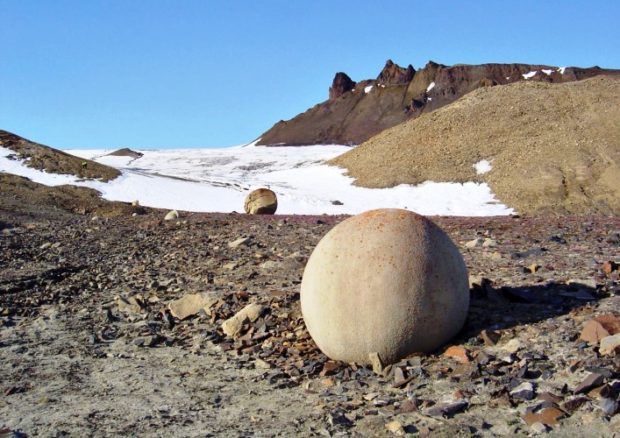 Каменные шары