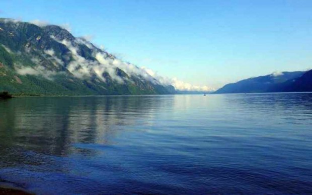 Красота горного Алтая: Телецкое озеро и Чульчинский водопад
