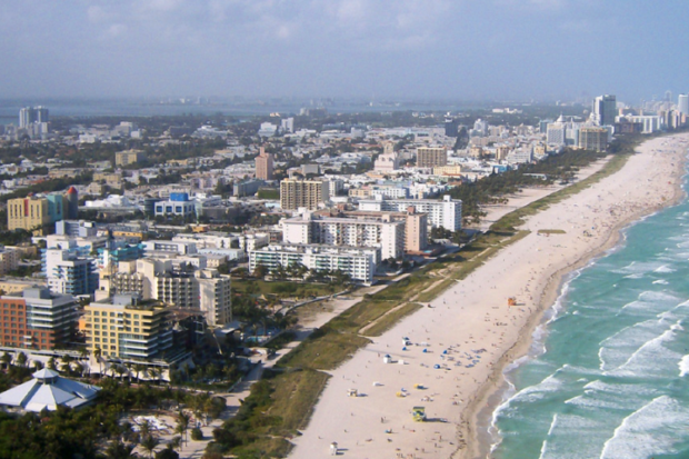 Майами: престижный курорт на песчаном побережье Атлантических вод 