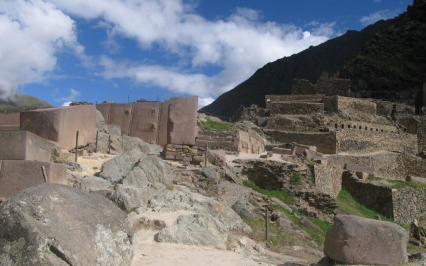 Мегалиты Ольянтайтамбо, Перу