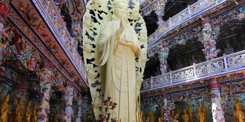 Паломничество во Вьетнам: храм Линь Фуок