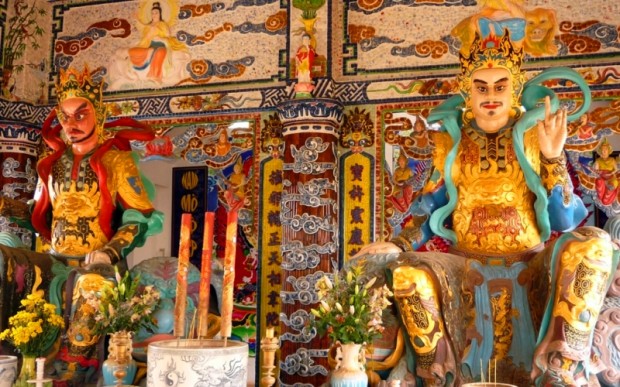 Паломничество во Вьетнам: храм Линь Фуок 