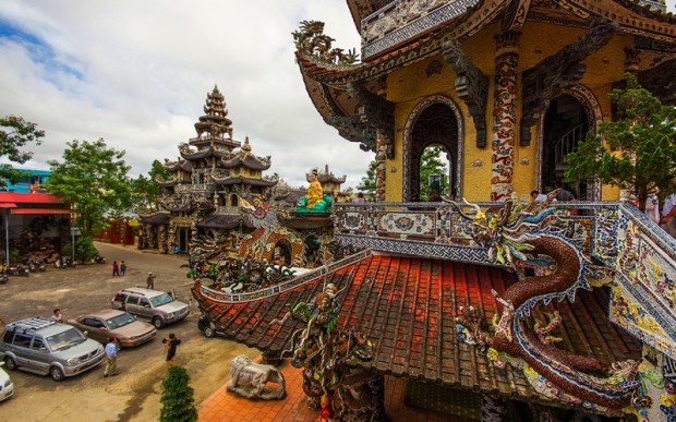 Паломничество во Вьетнам: храм Линь Фуок 
