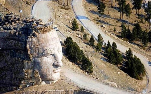 Памятник Индейцу: Мемориала Неистовой Лошади (Crazy Horse Memorial)
