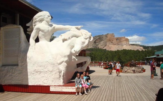 Памятник Индейцу: Мемориала Неистовой Лошади (Crazy Horse Memorial)