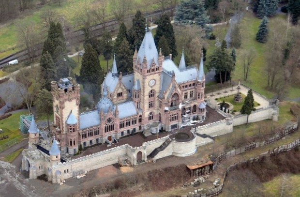 Памятники архитектуры Европы Замок Драхенбург в Германии