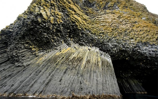 Пещера острова Акун 