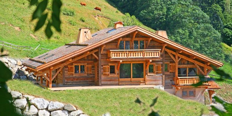 Почему во время путешествий для жилья лучше выбирать деревянные дома?