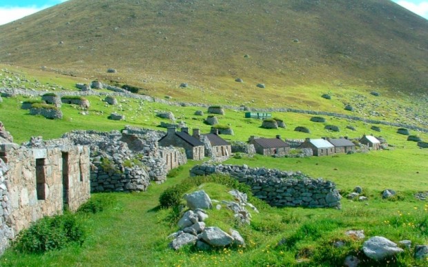 Путешествие по Шотландии: заброшенное селение на острове Хирте