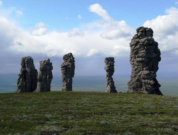 Старшие собратья истуканов острова Пасхи - великаны Мань-Пупу-Нер