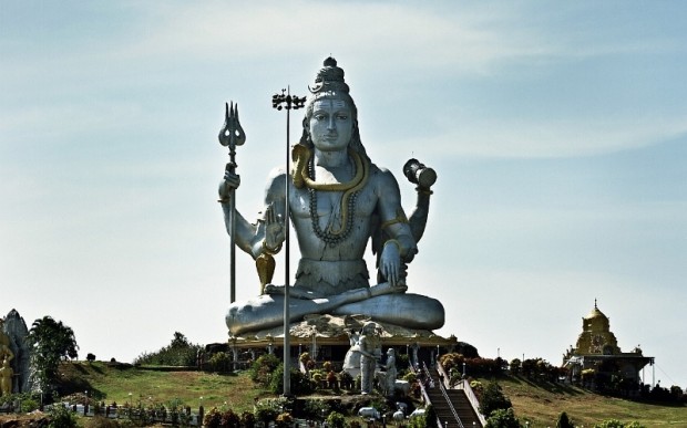 Статуя Шивы в Карнатаки