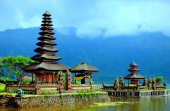 Экскурсии на Бали: храм Пура Улан Дану