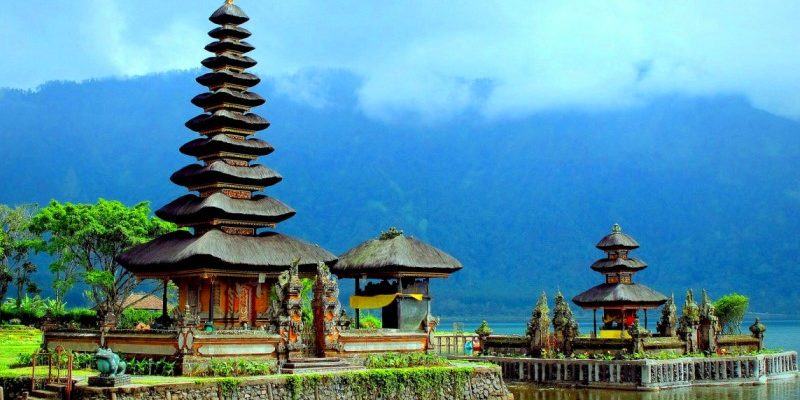 Экскурсии на Бали: храм Пура Улан Дану
